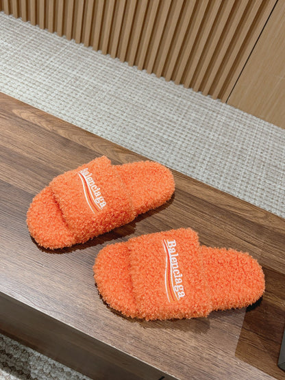 FURRY SLIDES IN ORANGE CURLY SHEARLING