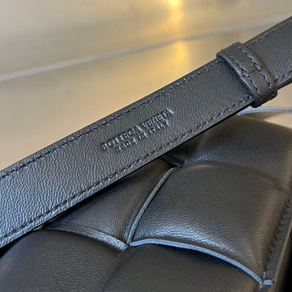 MINI CASSETTE 18 IN BLACK LAMBSKIN