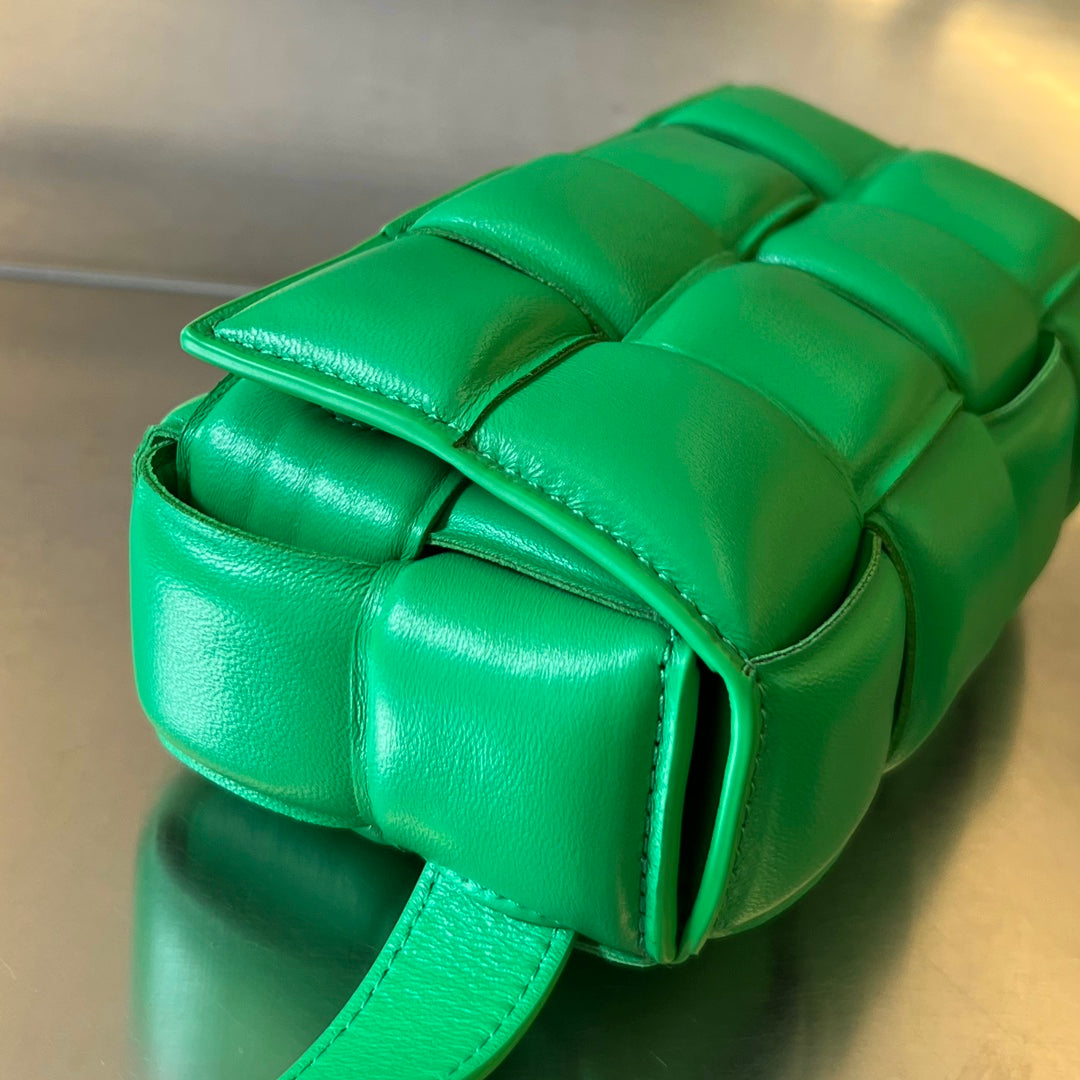 MINI CASSETTE 18 IN LIGHT GREEN LAMBSKIN