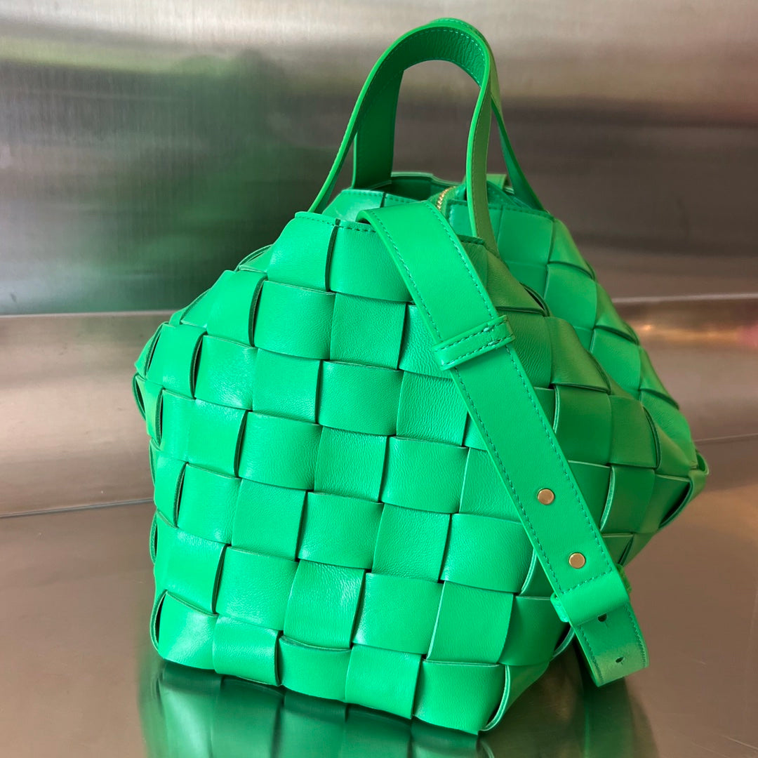 MEDIUM 28 CASSETTE LIGHT GREEN LAMBSKIN
