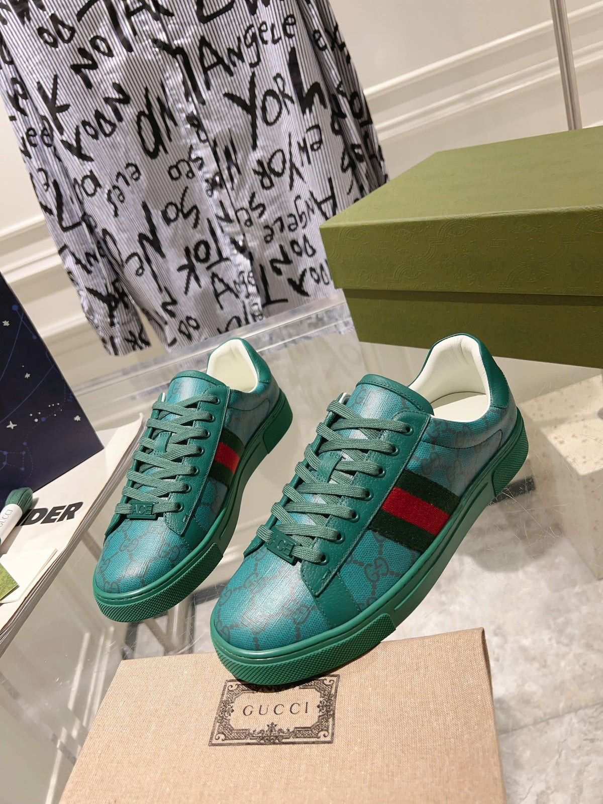 GG ACE GG SUPREME TRAINER OCEAN CALFSKIN