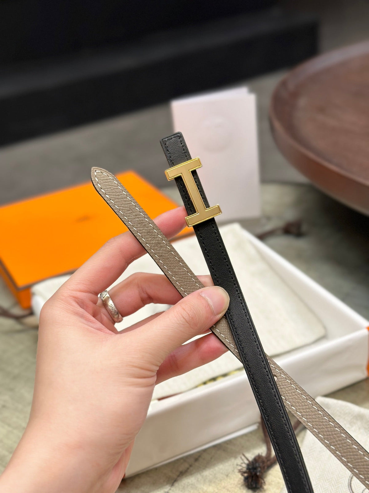 HM FOCUS BUCKLE & REVERSIBLE BLACK AND KHAKI BROWN LEATHER STRAP 13MM GOLD HARDWARE