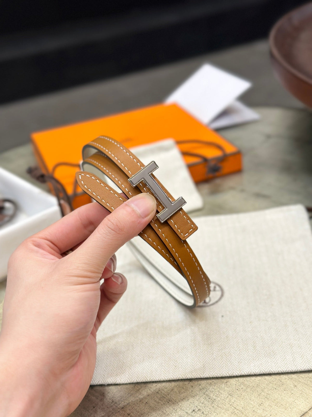 HM FOCUS BUCKLE & REVERSIBLE BRONZE BROWN AND WHITE LEATHER STRAP 13MM SILVER HARDWARE