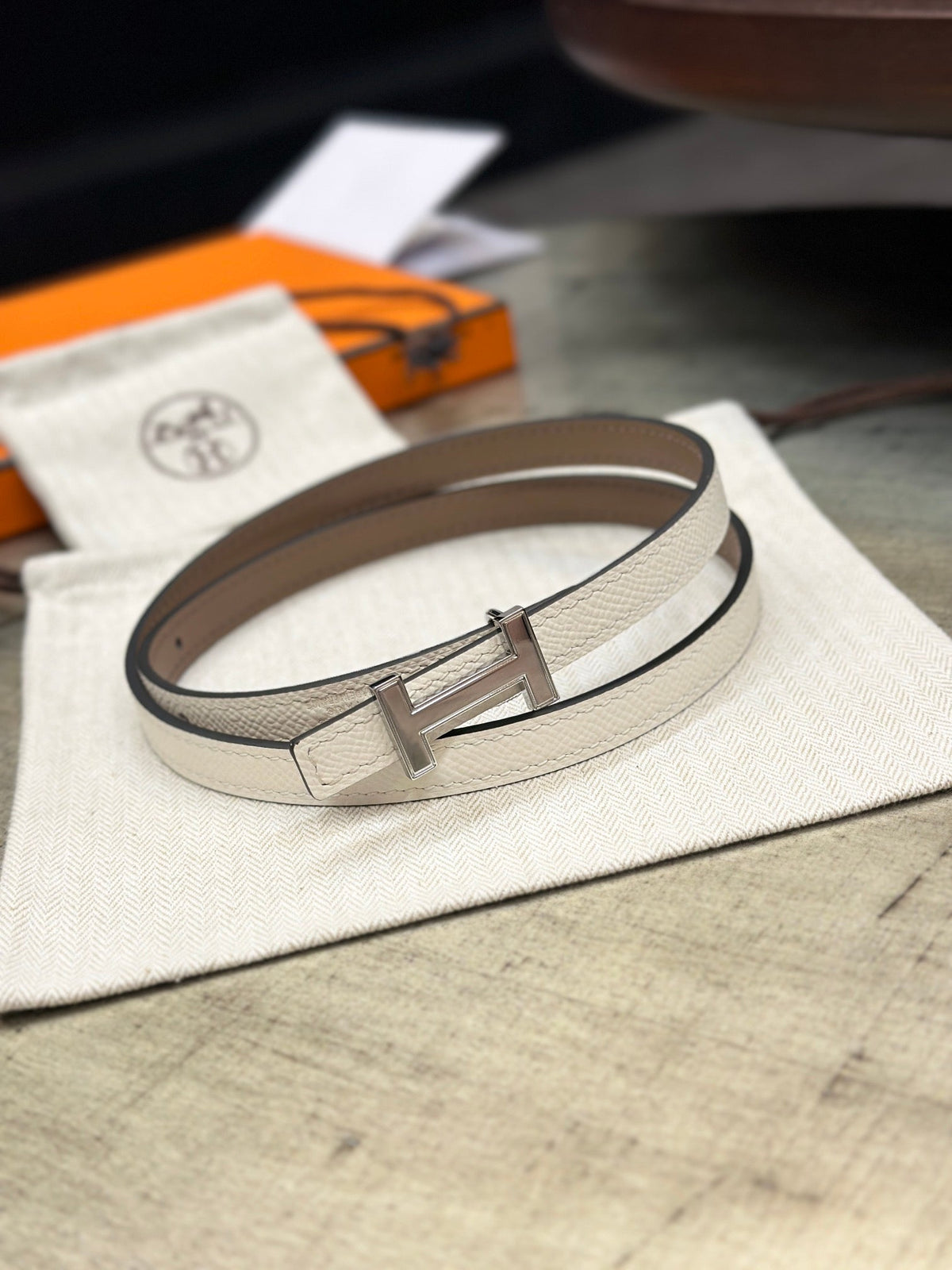 HM FOCUS BUCKLE & REVERSIBLE PEANUT BROWN AND WHITE LEATHER STRAP 13MM SILVER HARDWARE