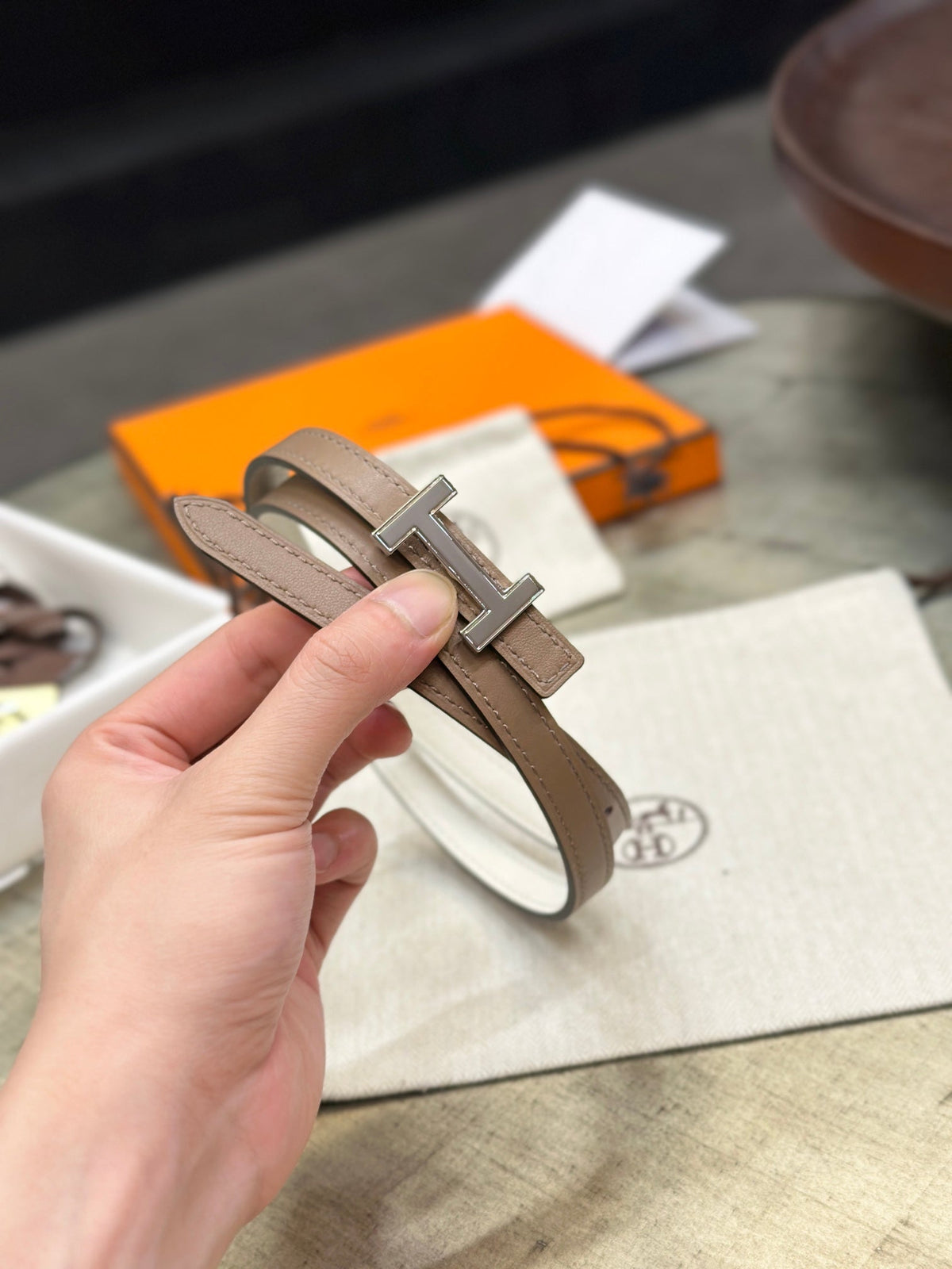 HM FOCUS BUCKLE & REVERSIBLE PEANUT BROWN AND WHITE LEATHER STRAP 13MM SILVER HARDWARE