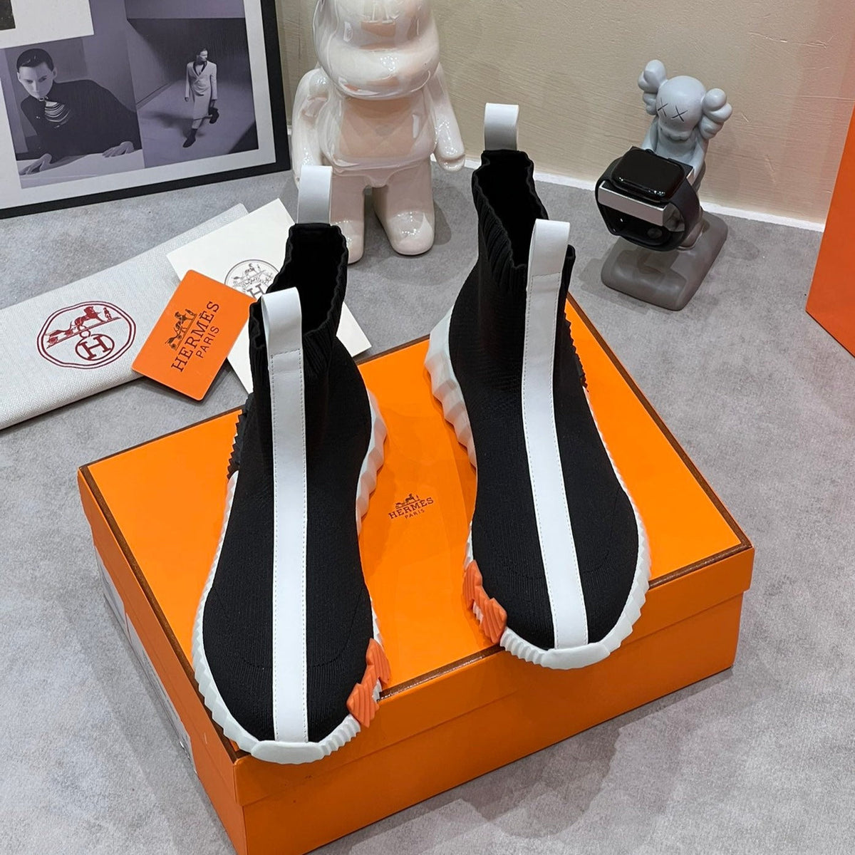 H FUN CLASSIC SNEAKER STYLISH BLACK AND WHITE LINE FABRIC
