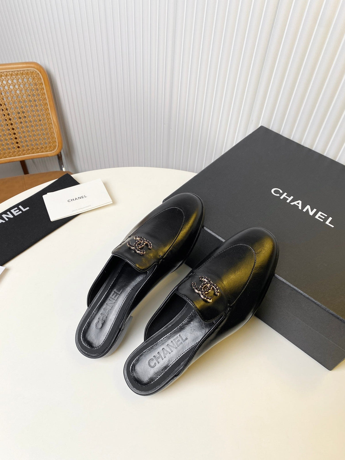 FLAT MULE IN BLACK LAMBSKIN 983818