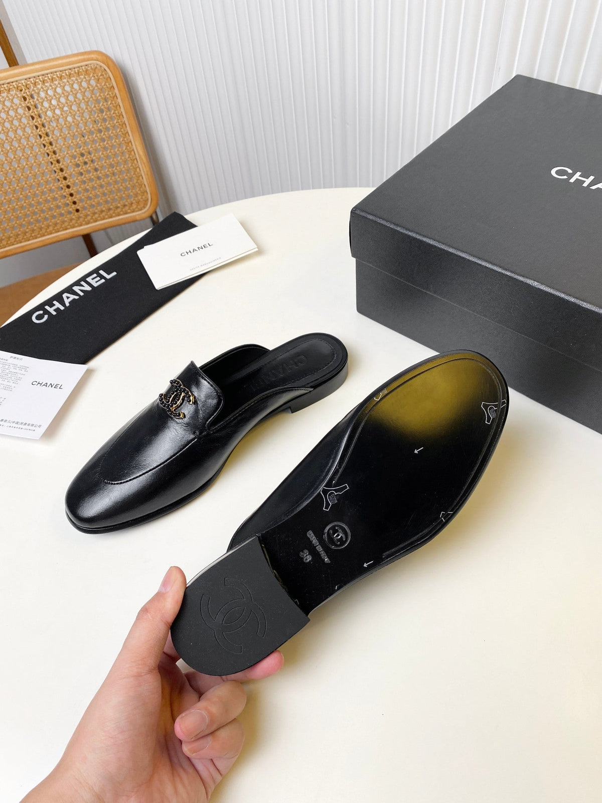 FLAT MULE IN BLACK LAMBSKIN 983818