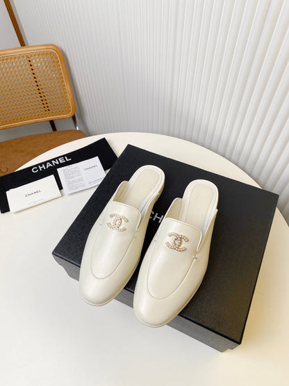 FLAT MULE IN WHITE LAMBSKIN 983819
