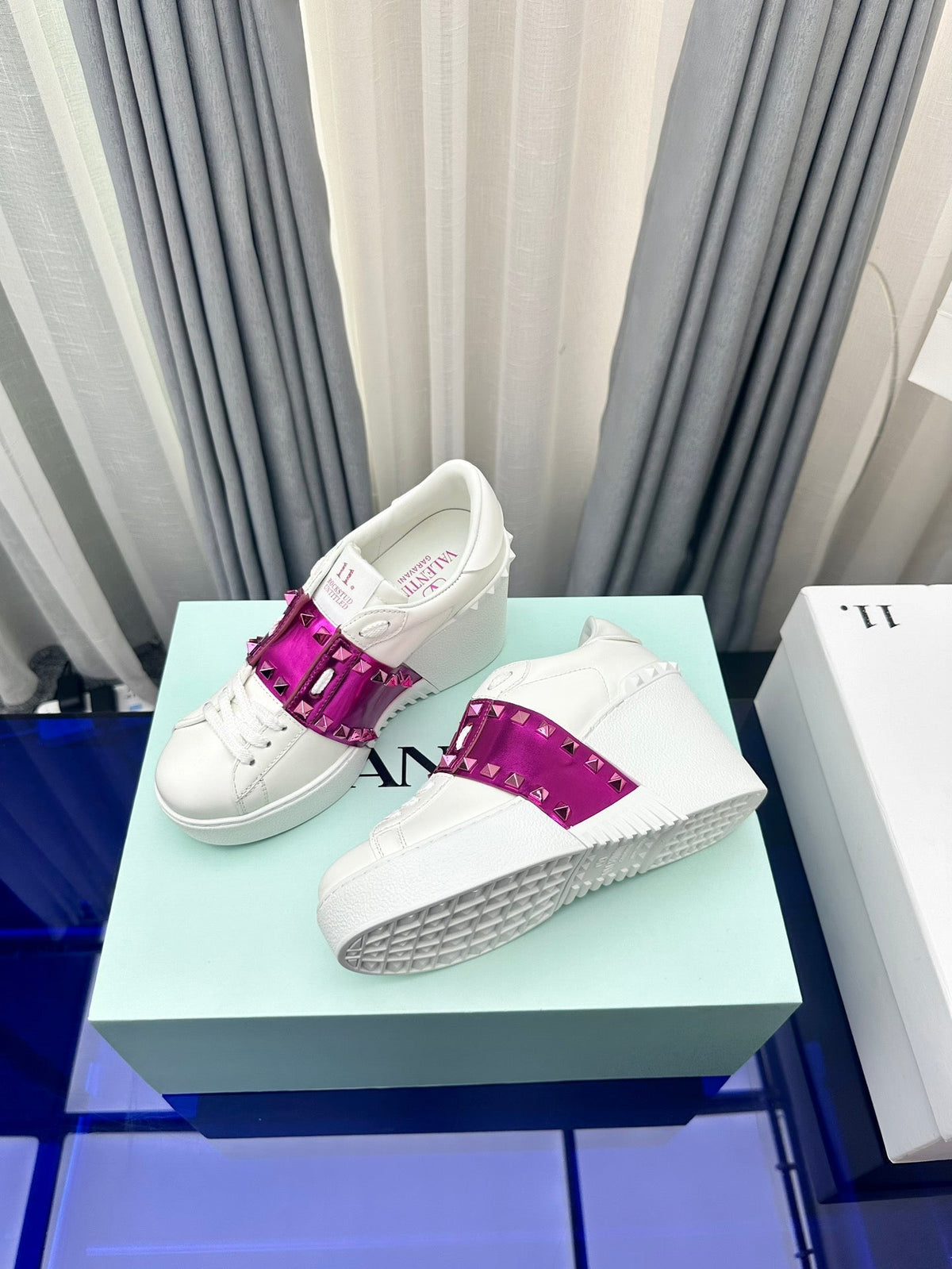 FLATFORM ROCKSTUD UNTITLED SNEAKER IN WHITE MIX MAGENTA PURPLE CALFSKIN