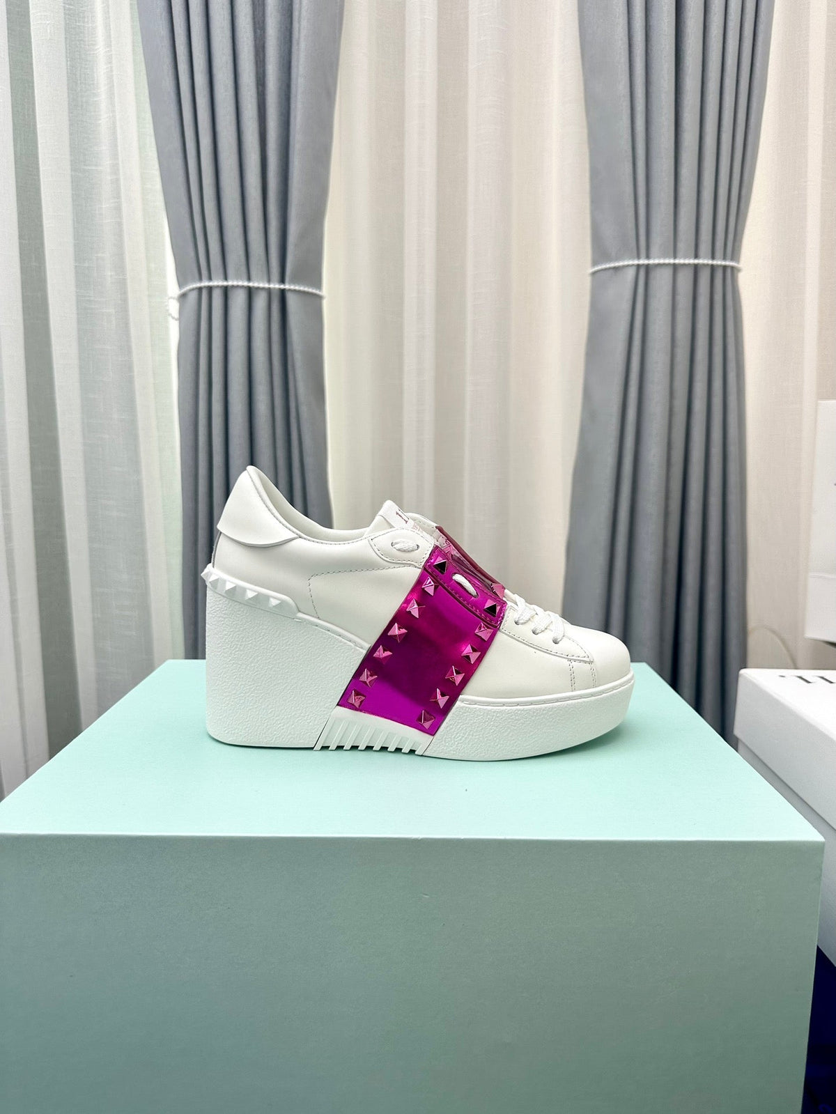 FLATFORM ROCKSTUD UNTITLED SNEAKER IN WHITE MIX MAGENTA PURPLE CALFSKIN