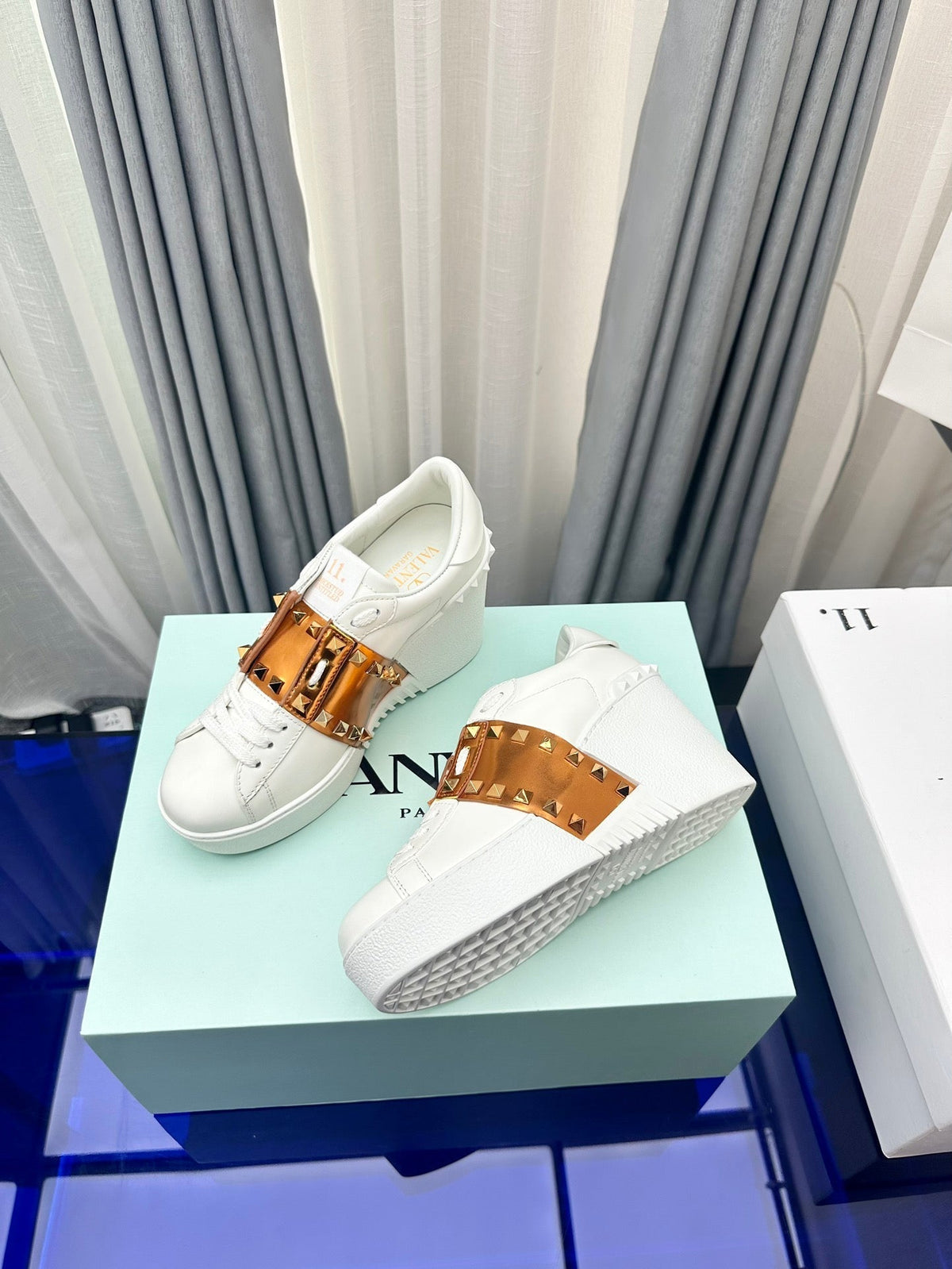 FLATFORM ROCKSTUD UNTITLED SNEAKER IN WHITE MIX COPPER BROWN CALFSKIN