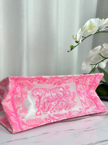 MEDIUM BOOK TOTE 37 CANDY PINK MACROCANNAGE EMBROIDERY