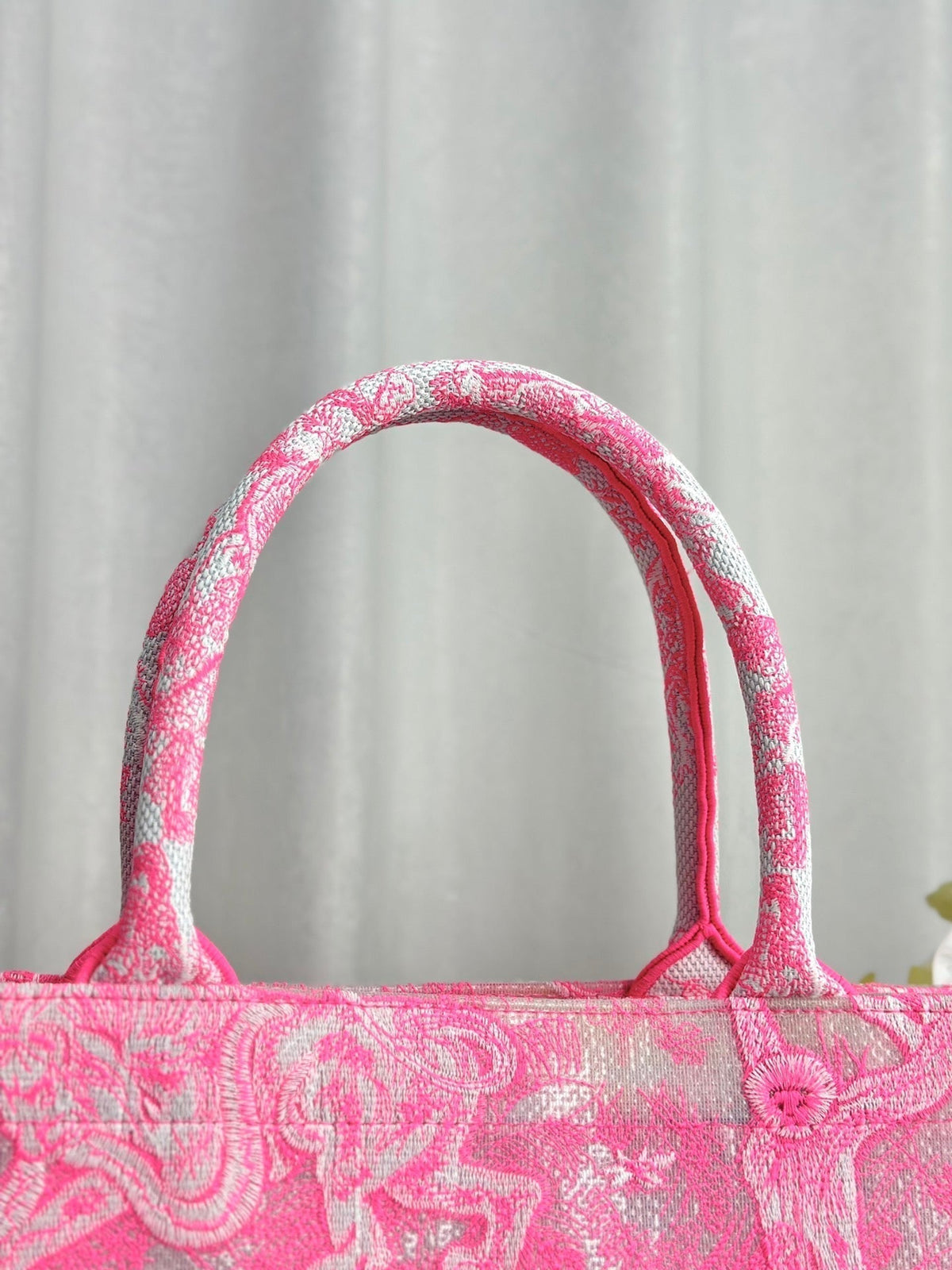 MEDIUM BOOK TOTE 37 CANDY PINK MACROCANNAGE EMBROIDERY