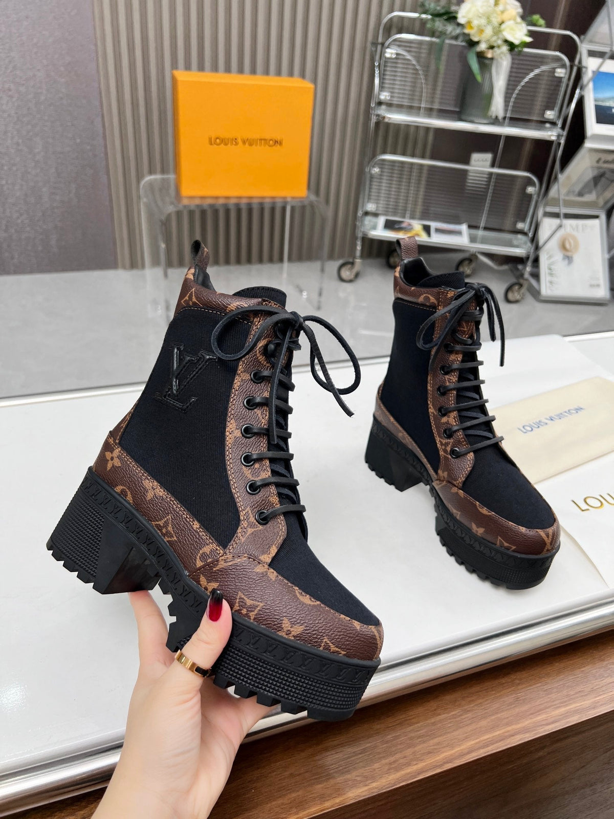 LAUREATE PLATFORM DESERT BOOT IN BLACK JACQUARD AND CHOCOLATE BROWN CALFSKIN