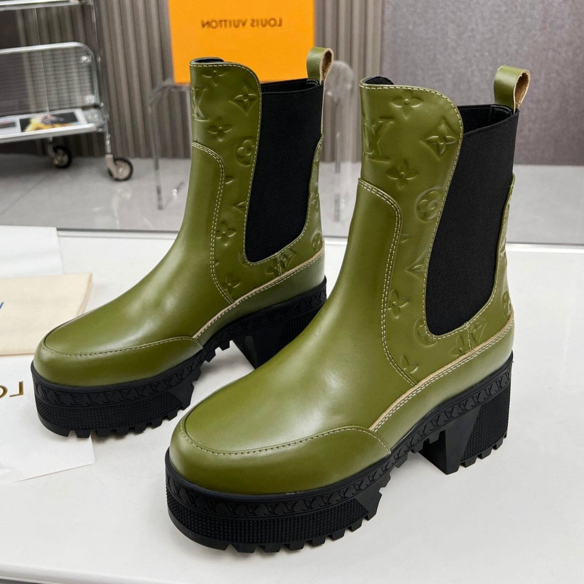 LV WOMEN SHORT BOOT IN DARK OLIVE GREEN CALFSKIN