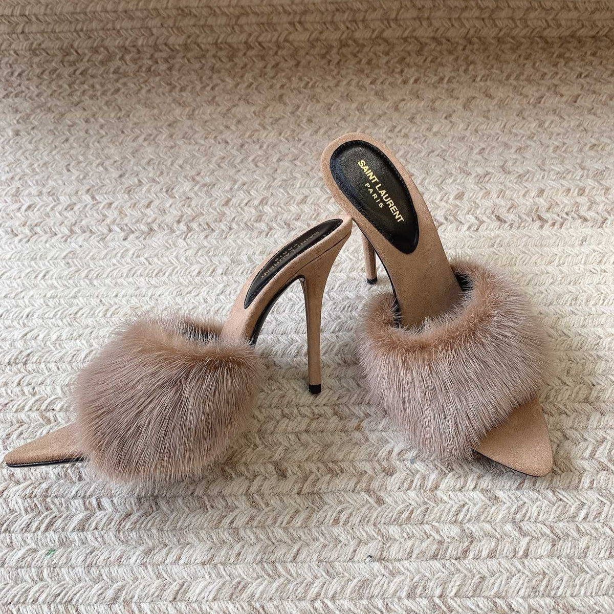 LA 16 HEELED MULES IN BEIGE RABBIT FUR AND SMOOTH LAMBSKIN