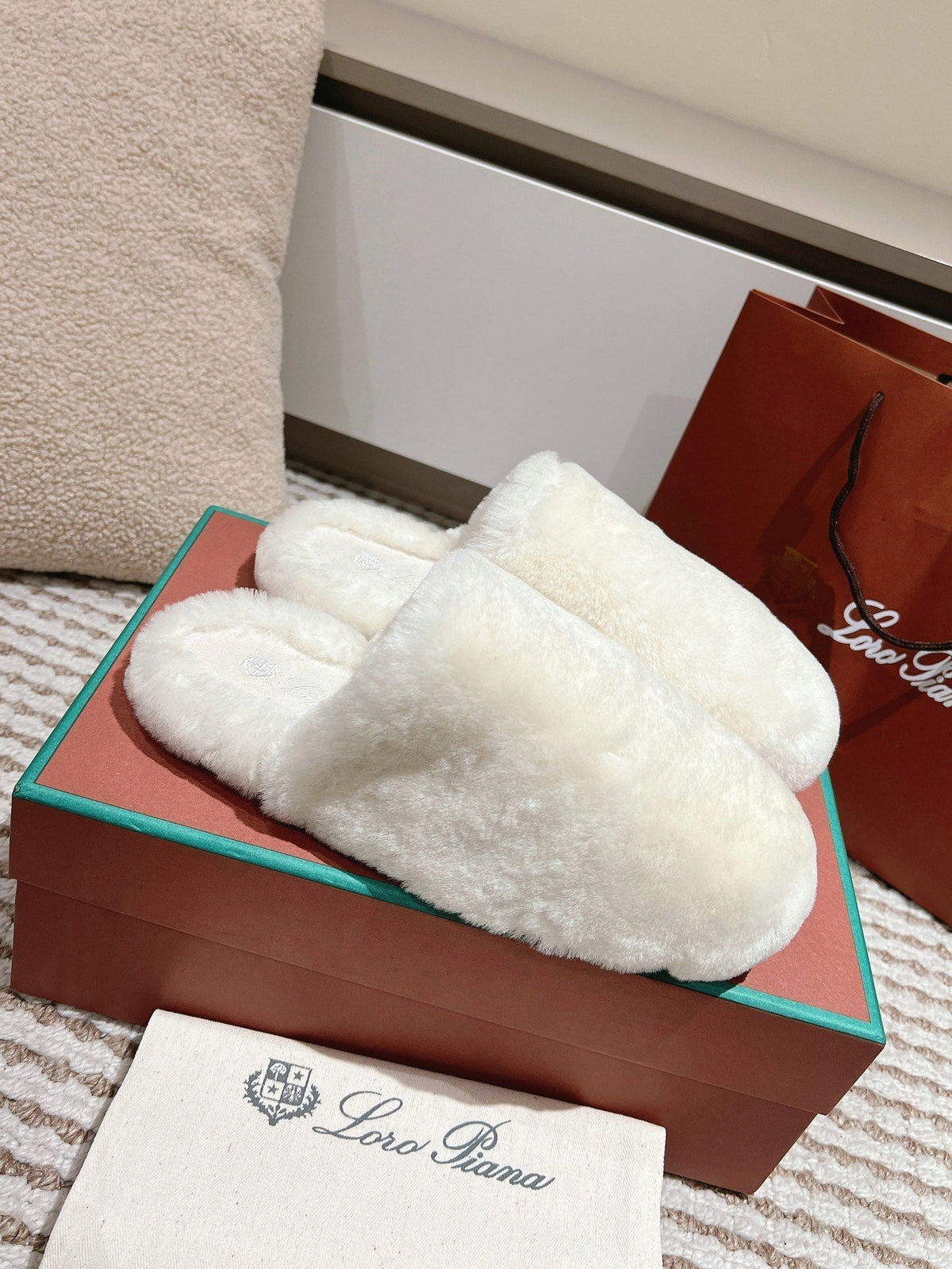 LP NATURAL WINTERCOZY WOOL WHITE SLIPPERS