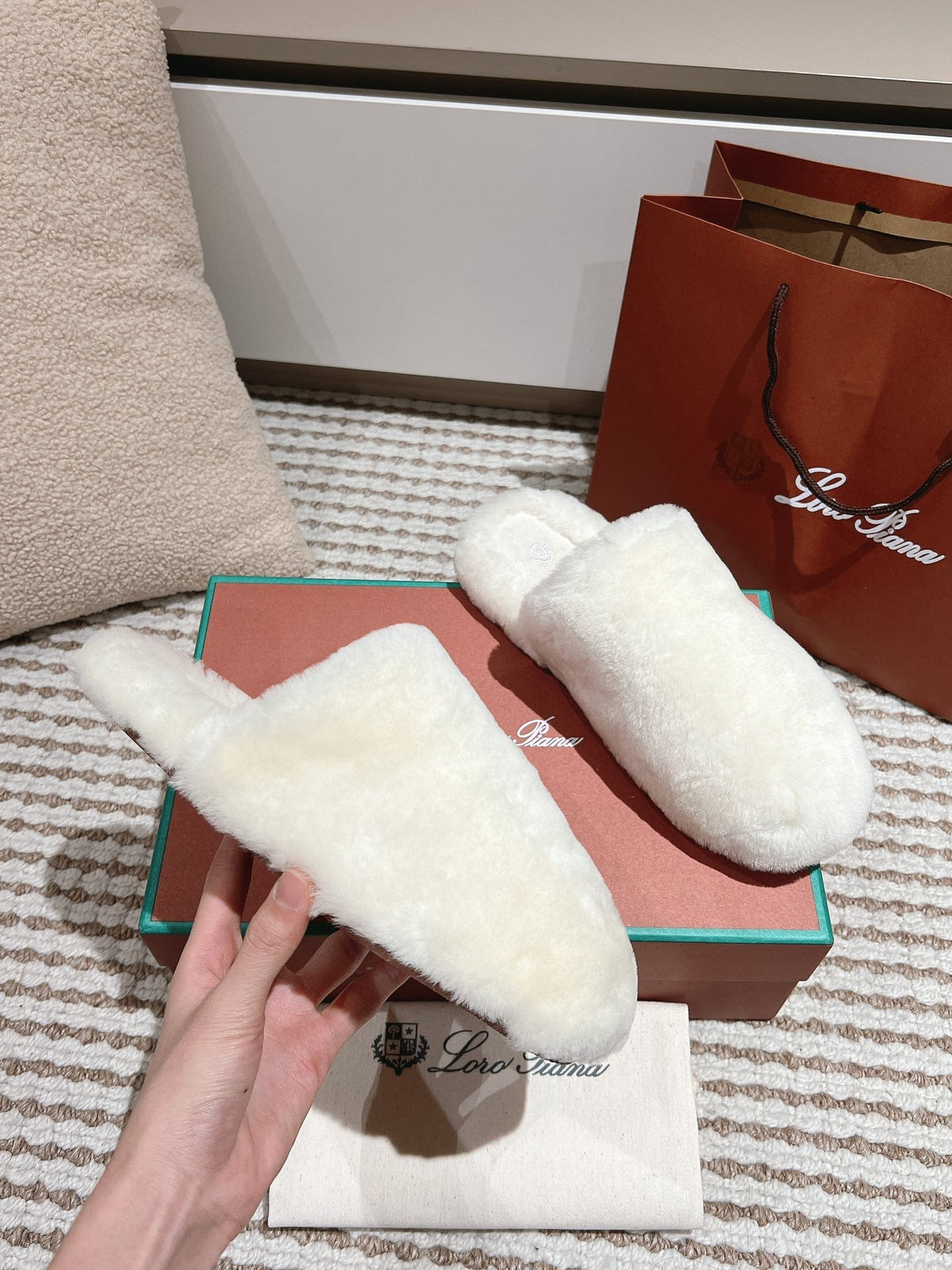 LP NATURAL WINTERCOZY WOOL WHITE SLIPPERS