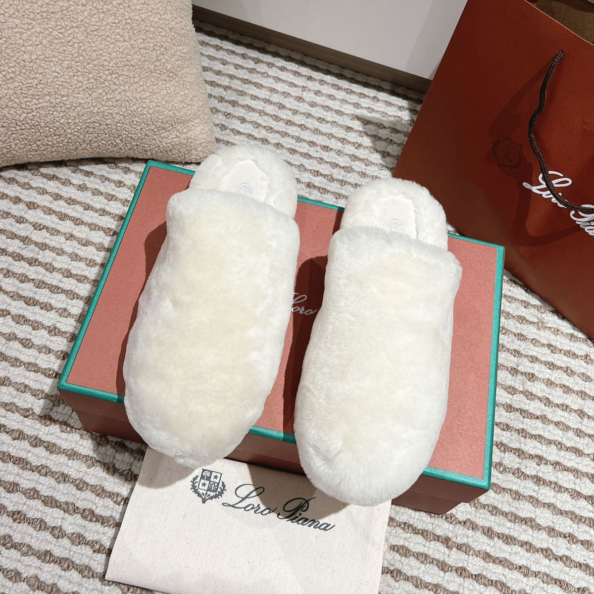 LP NATURAL WINTERCOZY WOOL WHITE SLIPPERS