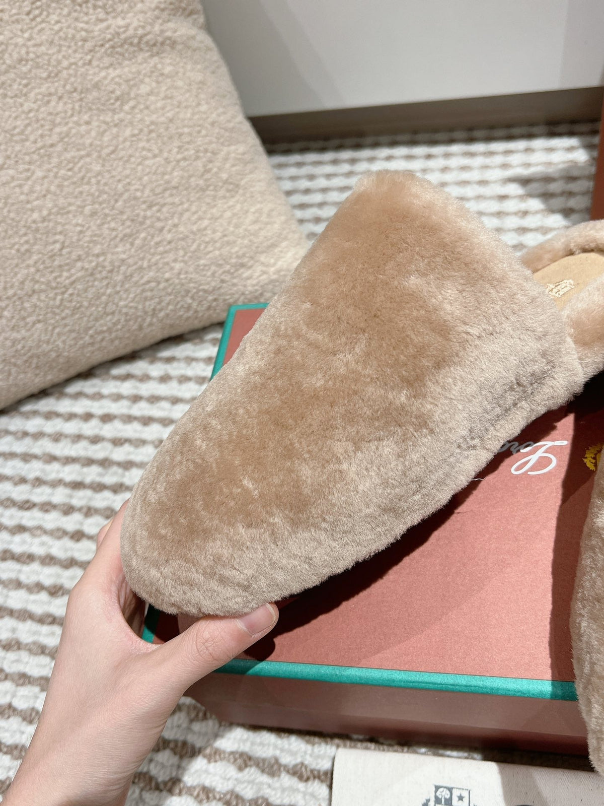 LP NATURAL WINTERCOZY WOOL ALMOND SLIPPERS