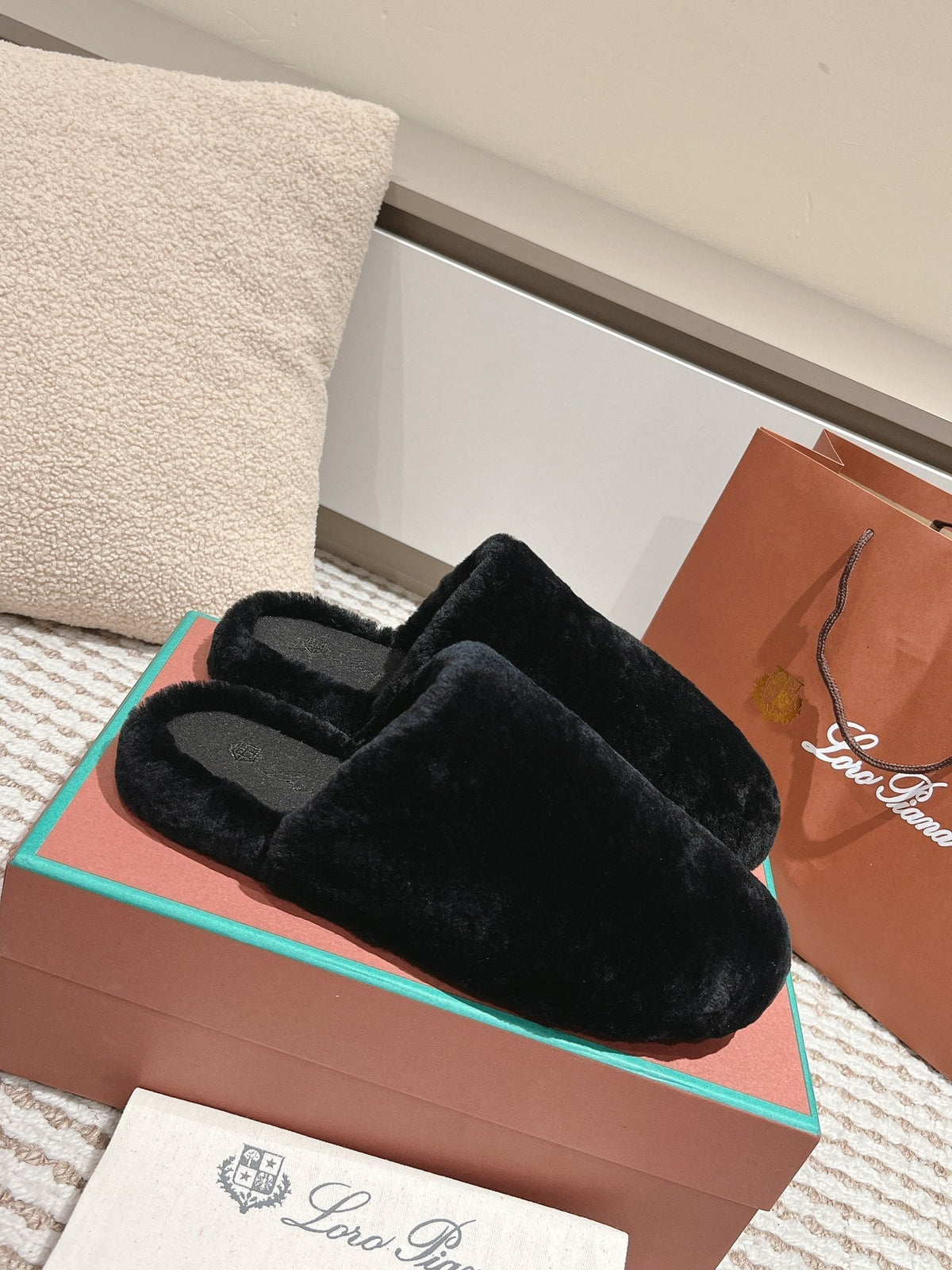 LP NATURAL WINTERCOZY WOOL BLACK SLIPPERS