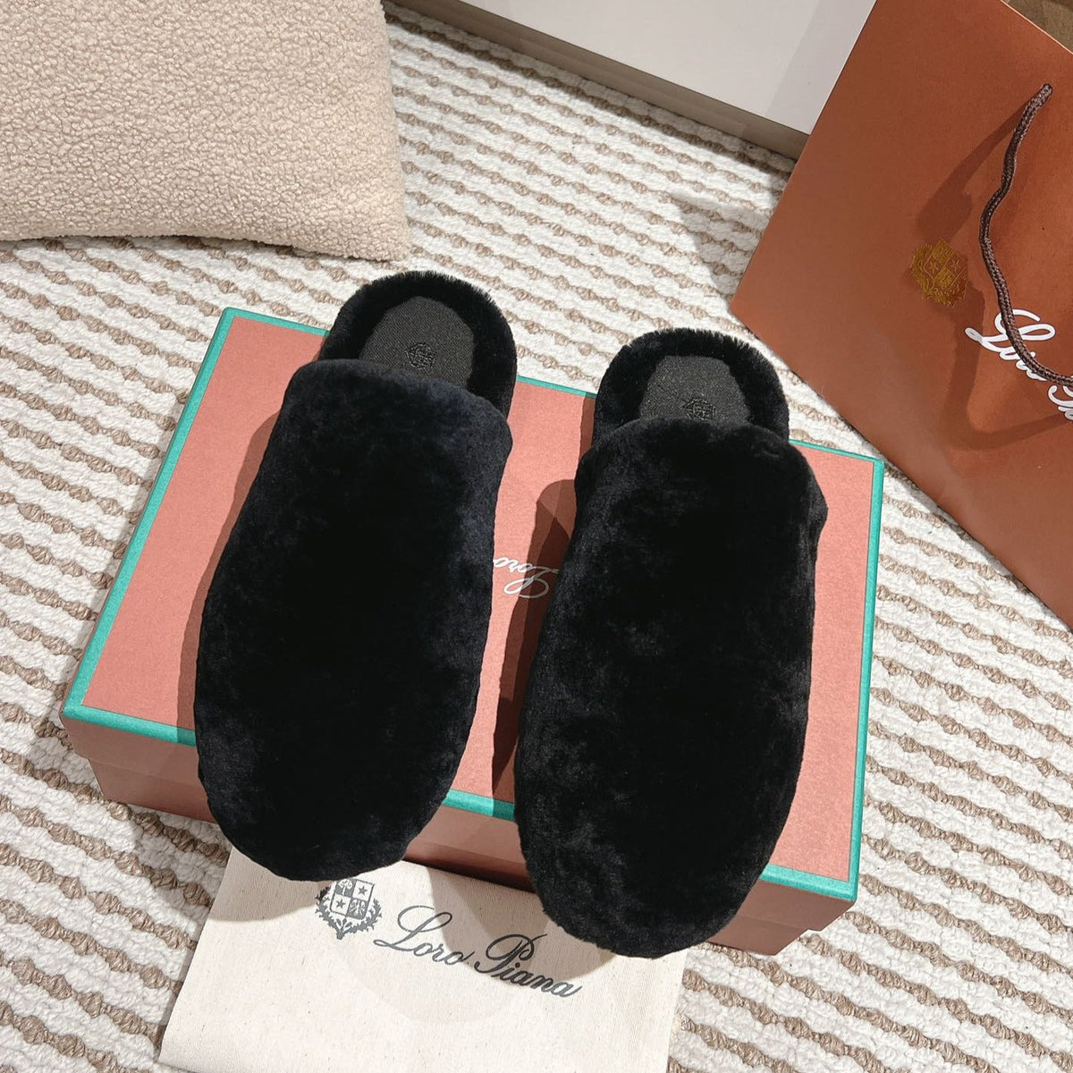 LP NATURAL WINTERCOZY WOOL BLACK SLIPPERS