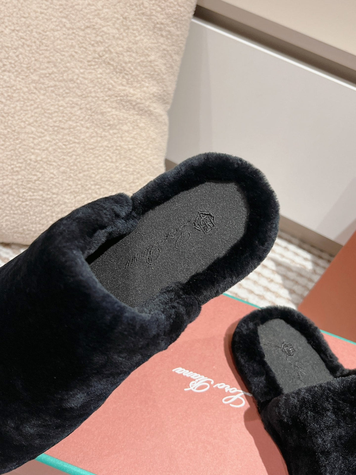 LP NATURAL WINTERCOZY WOOL BLACK SLIPPERS