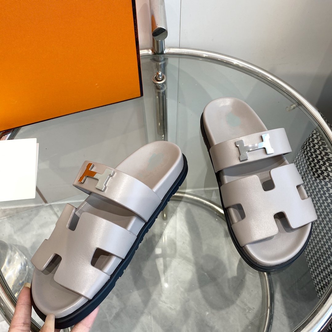 Chypre Sandal Gray Leather