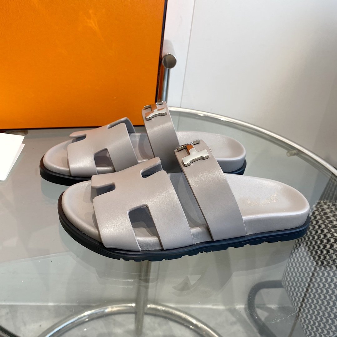 Chypre Sandal Gray Leather