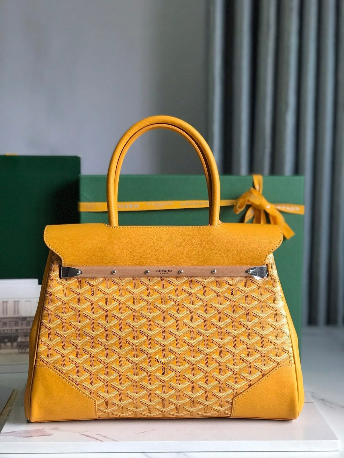 SAIGON SOUPLE BAG 34 IN YELLOW GOYARDINE CANVAS AND CALFSKIN