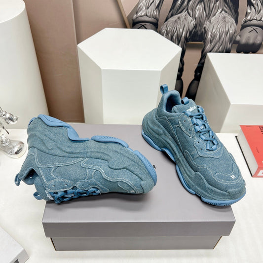 TRIPLE S SNEAKER IN BLUE DENIM
