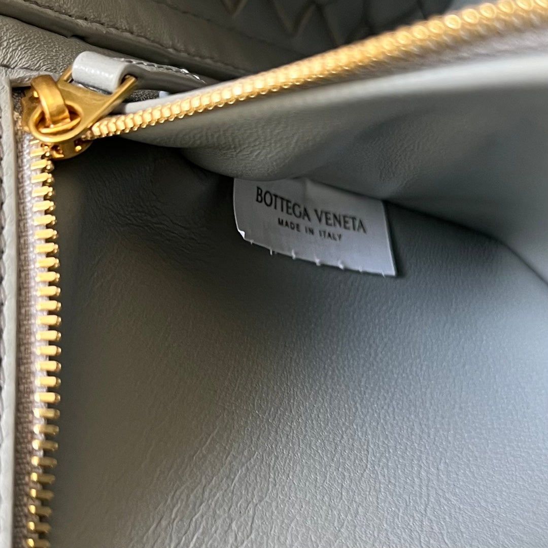 SMALL ANDIAMO 29 IN GREY LAMBSKIN