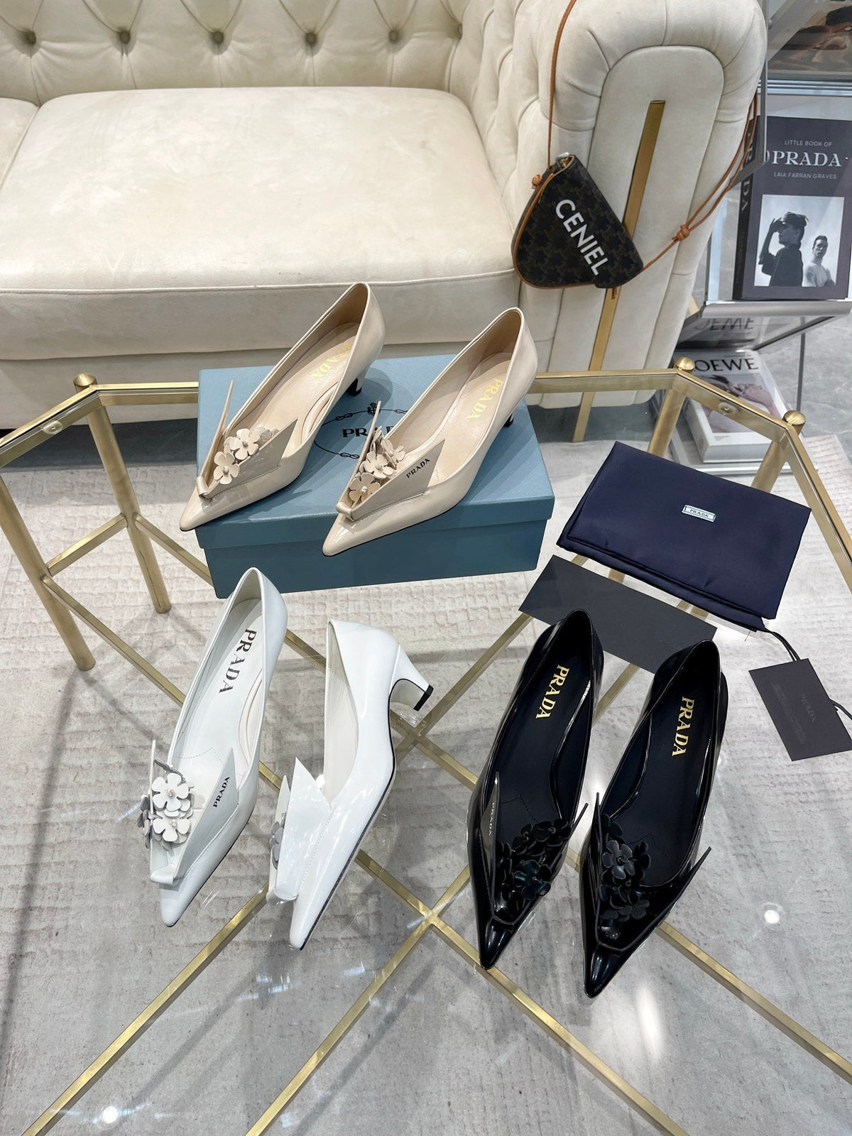 MEDIUM HEEL PUMPS IN BEIGE PATENT CALFSKIN ATTACHED CREATIVE FLOWERS