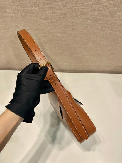 FLAP BAG 25 IN CINNAMON BROWN SMOOTH CALFSKIN TRIANGLE LOGO