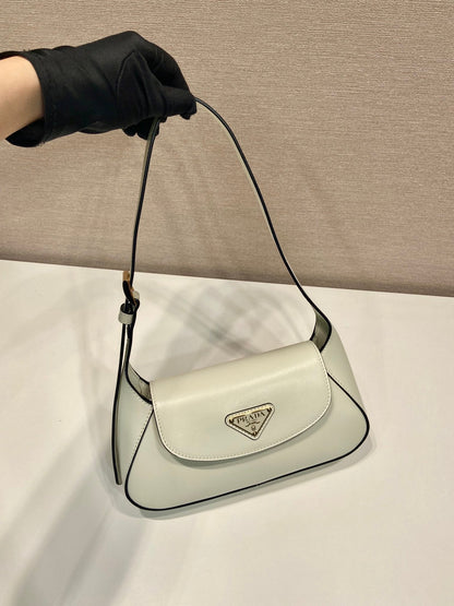 FLAP BAG 25 IN WHITE SMOOTH CALFSKIN TRIANGLE LOGO