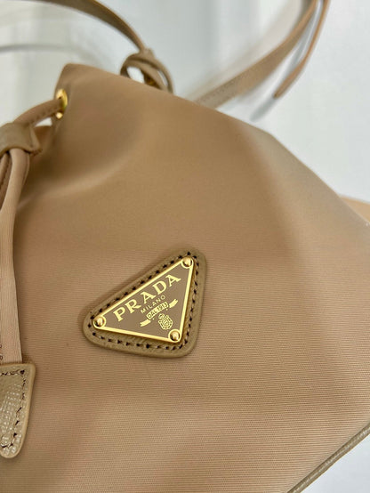 BUCKET BAG 19 IN BEIGE RE-NYLON AND SAFFIANO LEATHER HANDLE