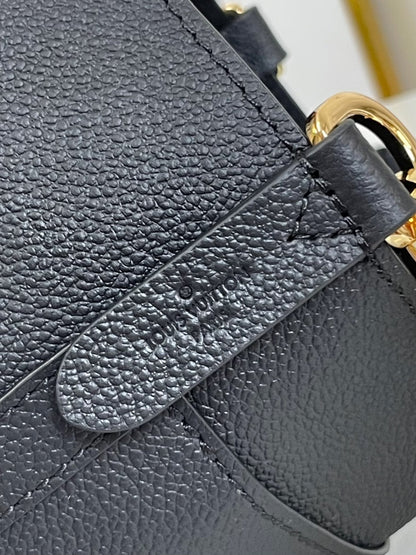 LOCK AND WALK 20 IN BLACK GRAINED CALFSKIN GOLD HARDWARE