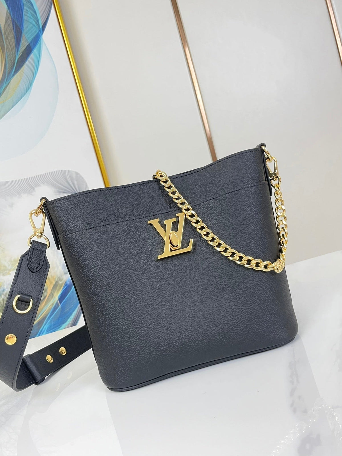 LOCK AND WALK 20 IN BLACK GRAINED CALFSKIN GOLD HARDWARE