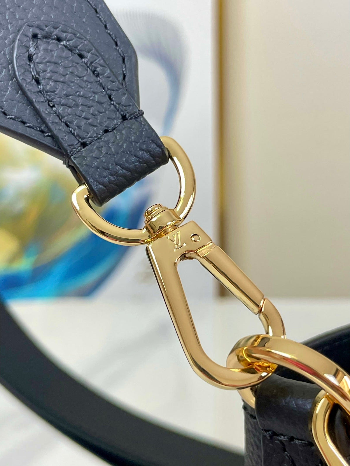 LOCK AND WALK 20 IN BLACK GRAINED CALFSKIN GOLD HARDWARE