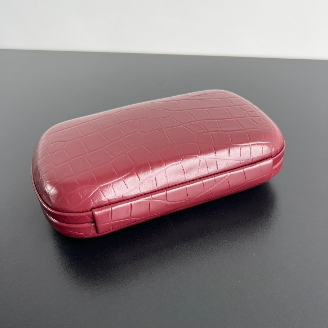 KNOT 19 IN BURGUNDY RED CROCODILE PATTERN CALFSKIN