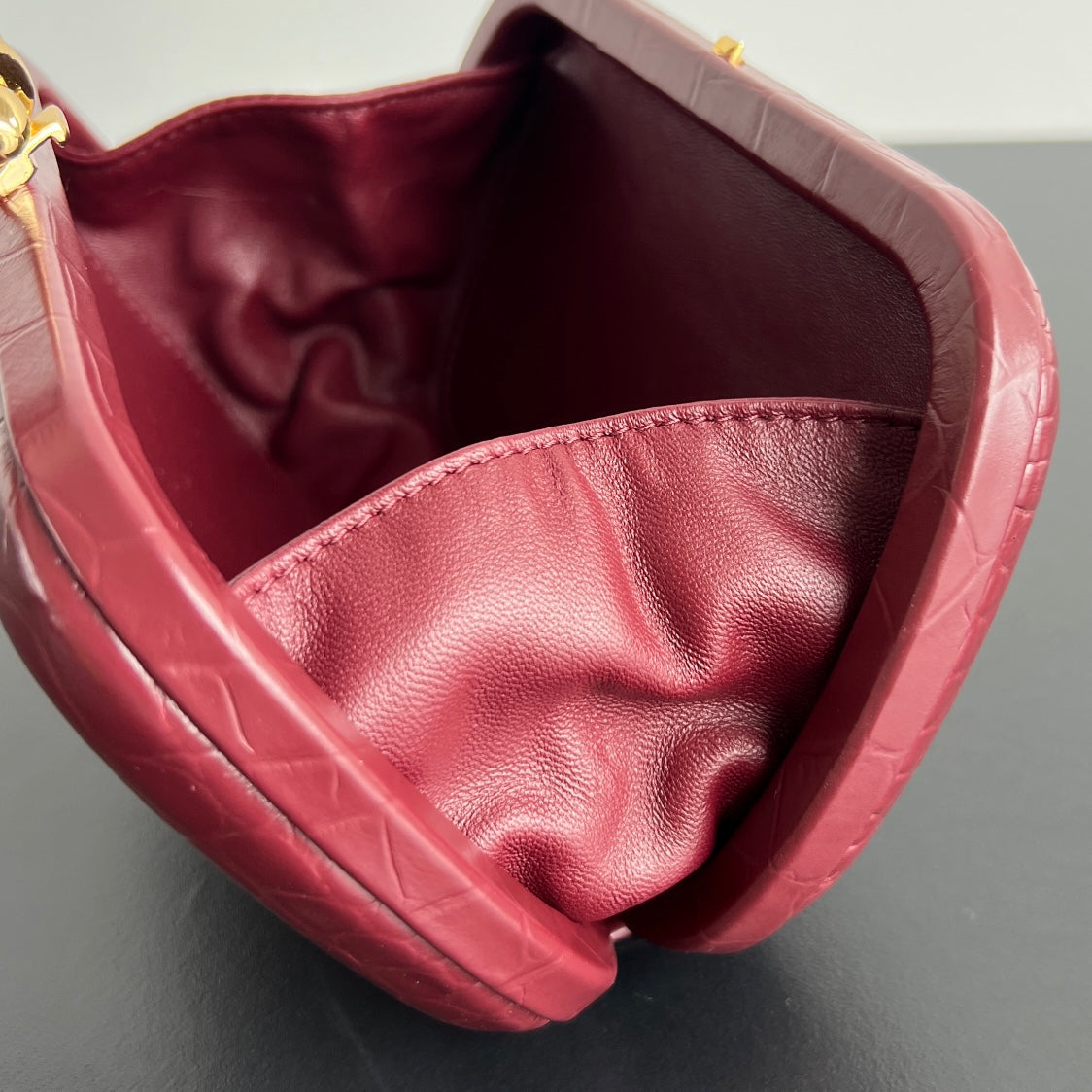 KNOT 19 IN BURGUNDY RED CROCODILE PATTERN CALFSKIN