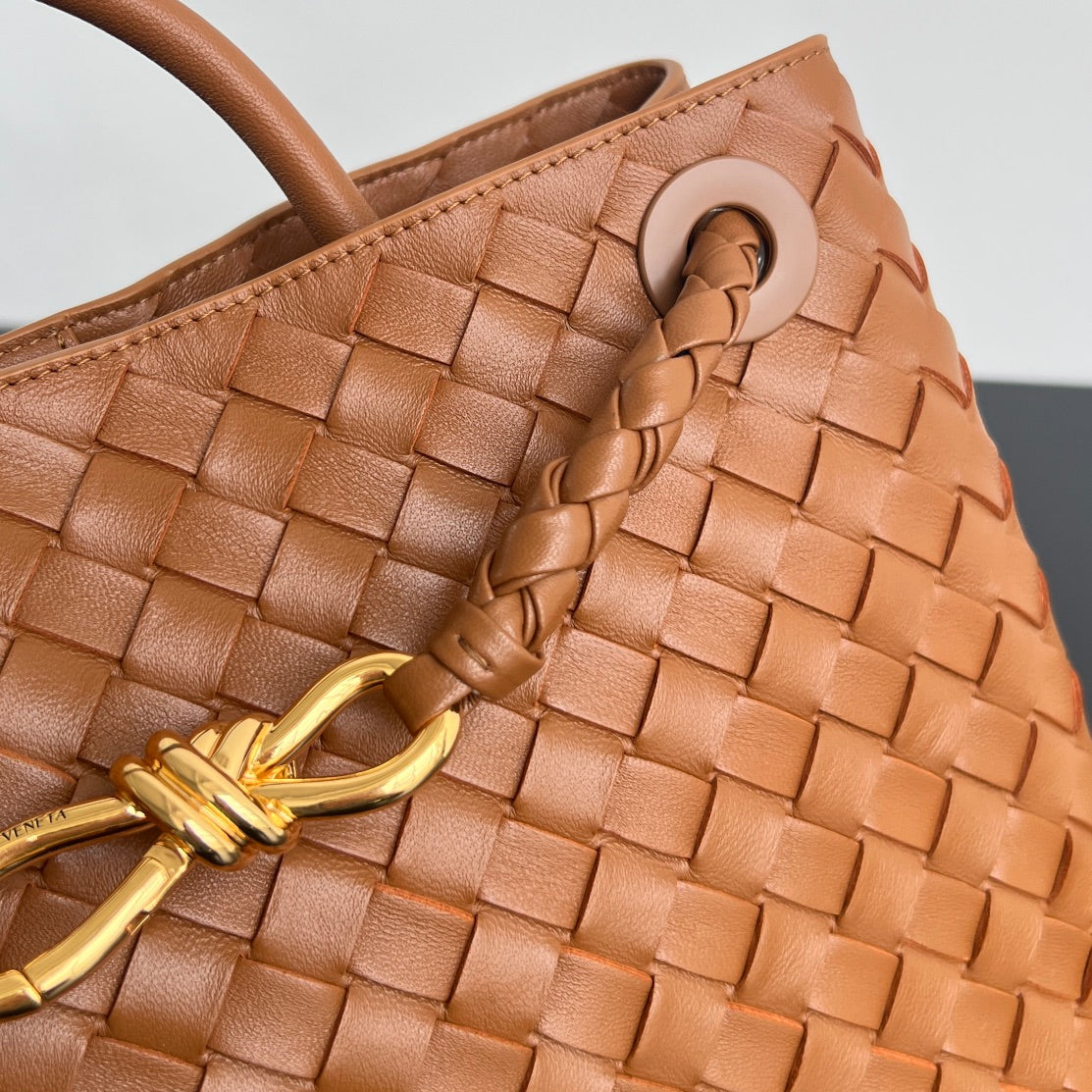 LARGE ANDIAMO 32 IN BURNT ORANGE LAMBSKIN