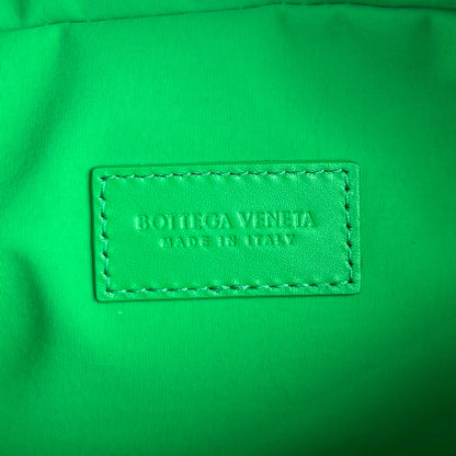 INTRECCIATO CLUTCH 26 IN MALACHITE GREEN CALFSKIN