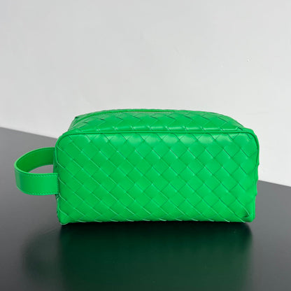 INTRECCIATO CLUTCH 26 IN MALACHITE GREEN CALFSKIN