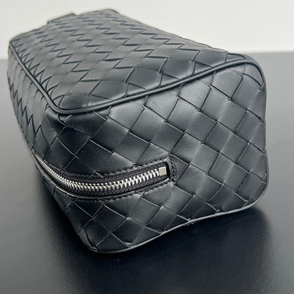INTRECCIATO CLUTCH 26 IN BLACK CALFSKIN