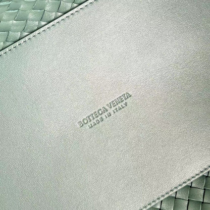 LARGE CABAT 51 IN XANADU GRAY LAMBSKIN