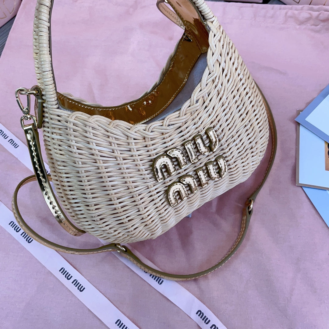 WANDER WICKER BAG 20 IN TAN RATTAN