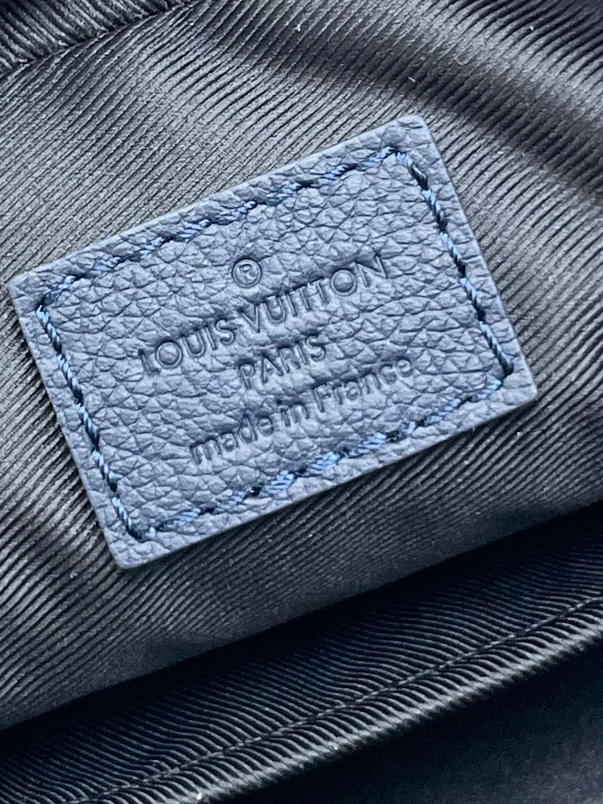TRIO MESSENGER 25 IN PRUSSIAN BLUE MONOGRAM SHADOW CALFSKIN