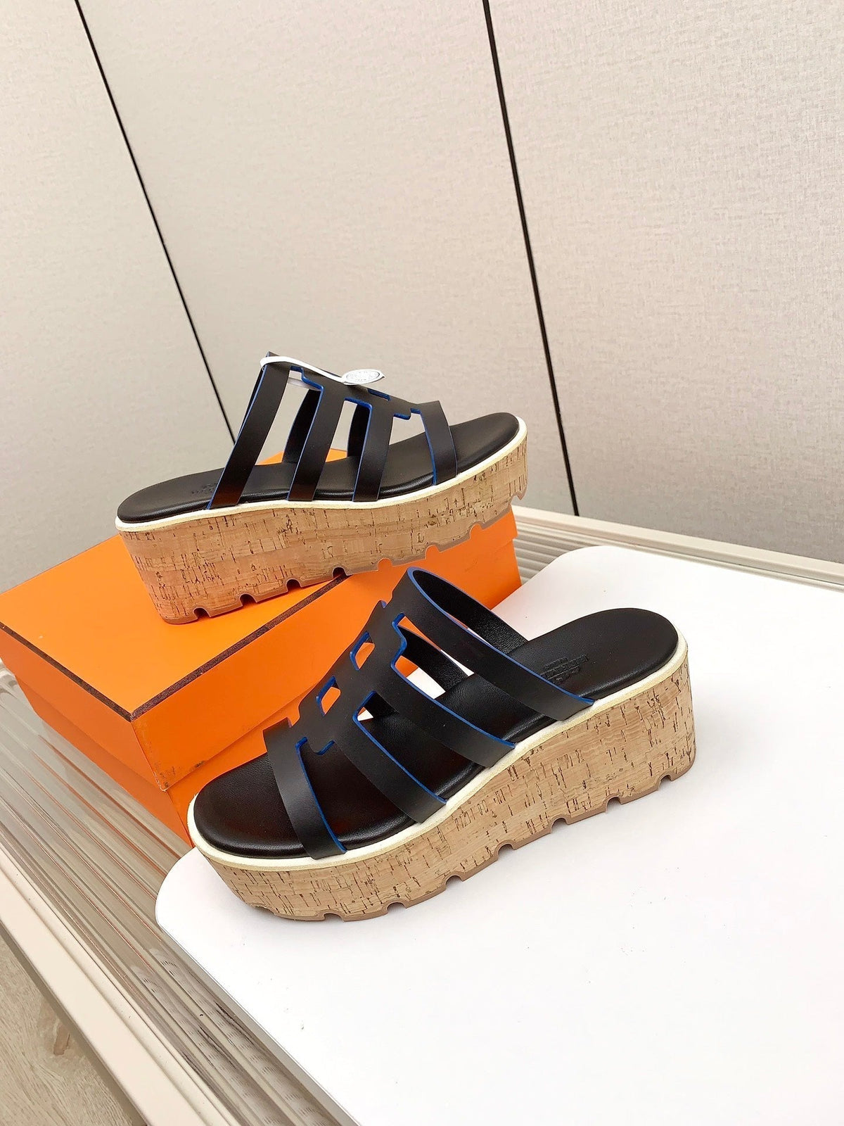 ISABELLA 30 SANDAL IN BLACK CALFSKIN